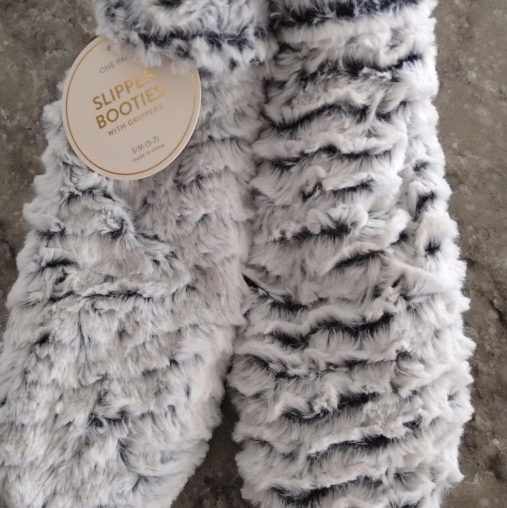 Fuzzy slipper booties